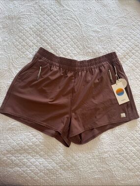 Vuori Women's Hazelnut Athletic Dash Shorts with Zip Pockets